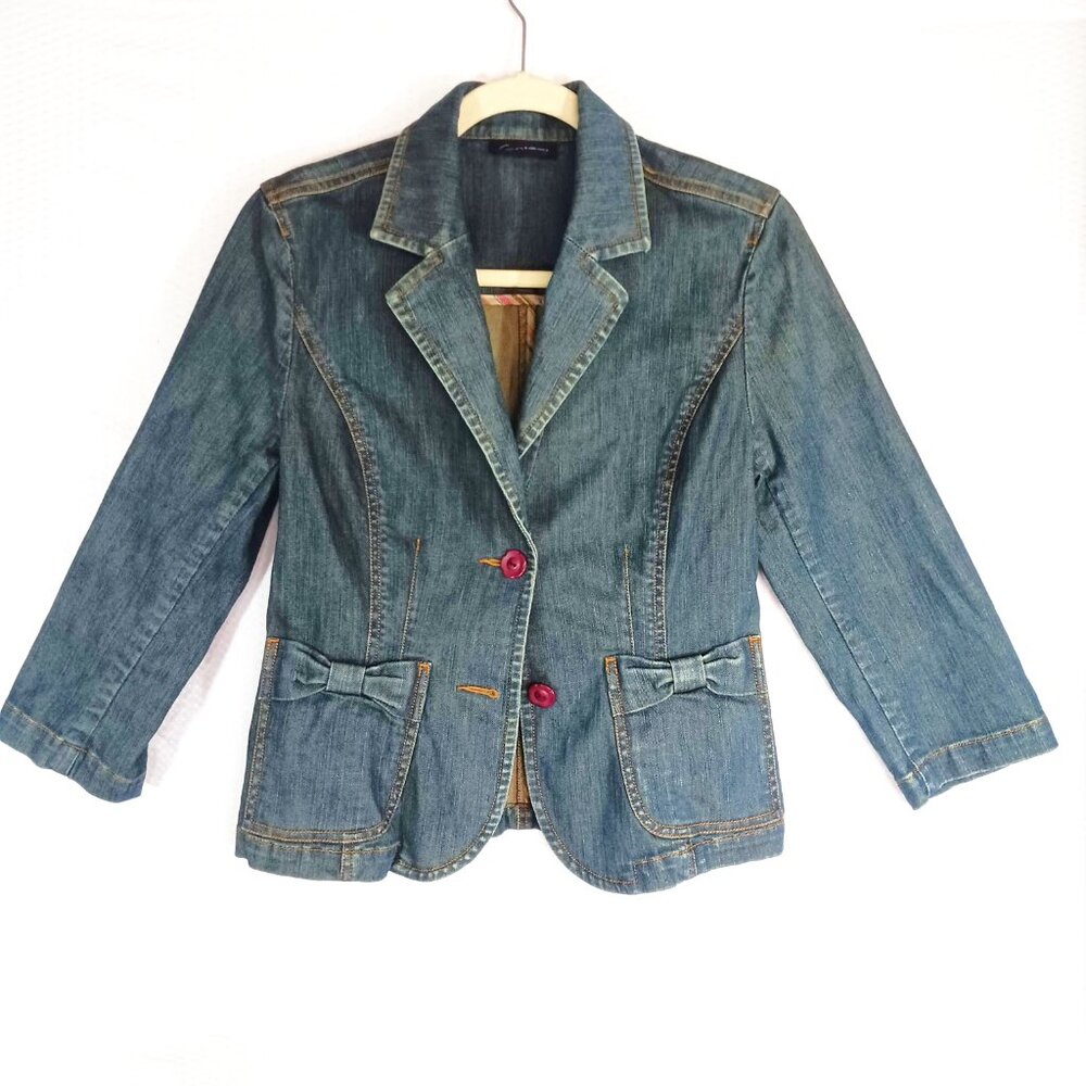 Adorable Context Denim Jacket Flower Buttons, Bow Pockets.  Size S*